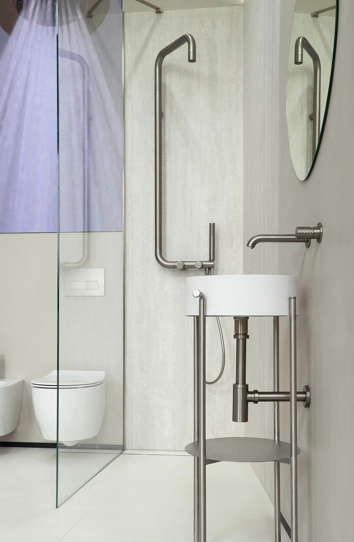 Deszczownica Deante Silia Hexa w kolorze szczotkowanej stali w łazience Quiet Luxury